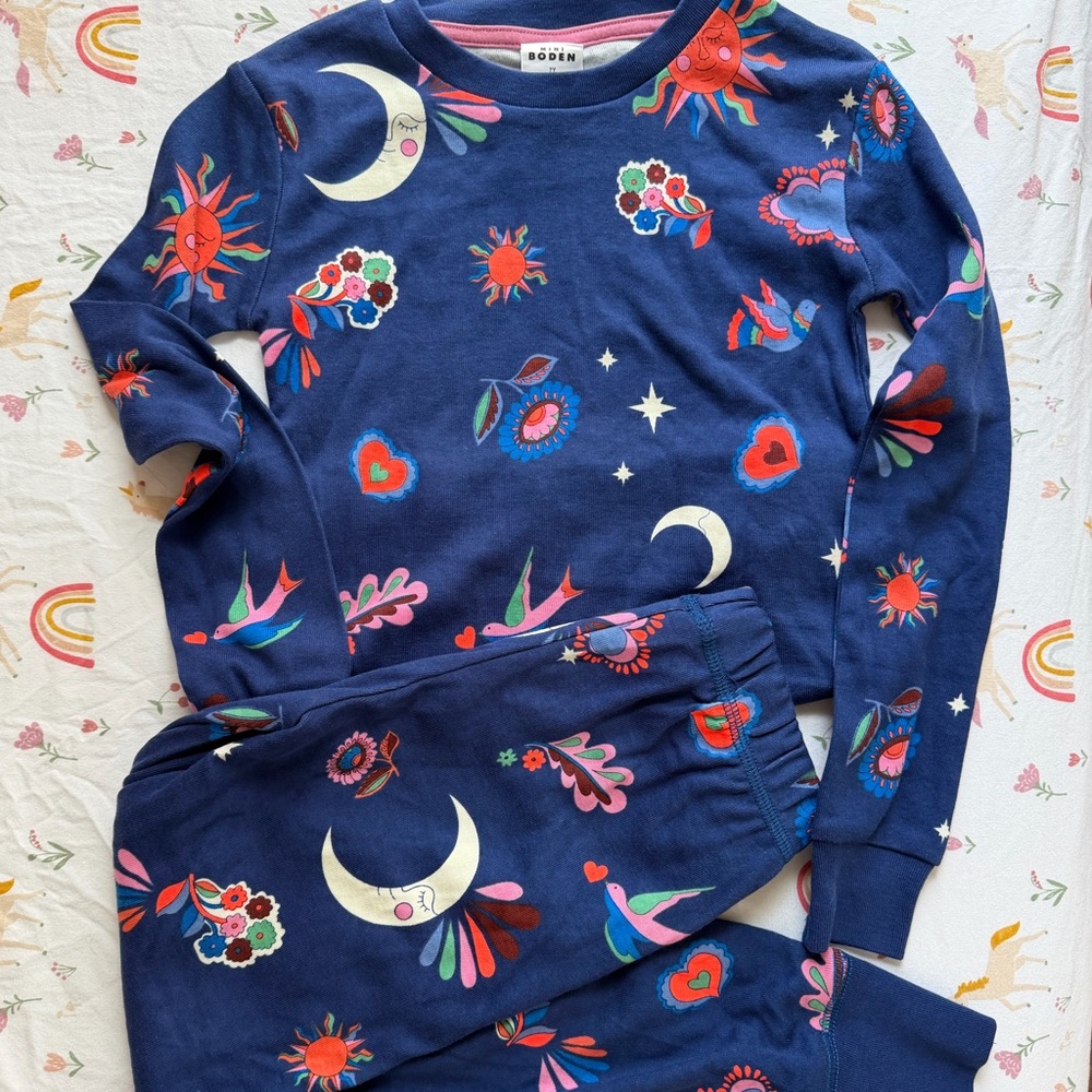 NWT  Mini Boden Glow in the dark Pajama Set